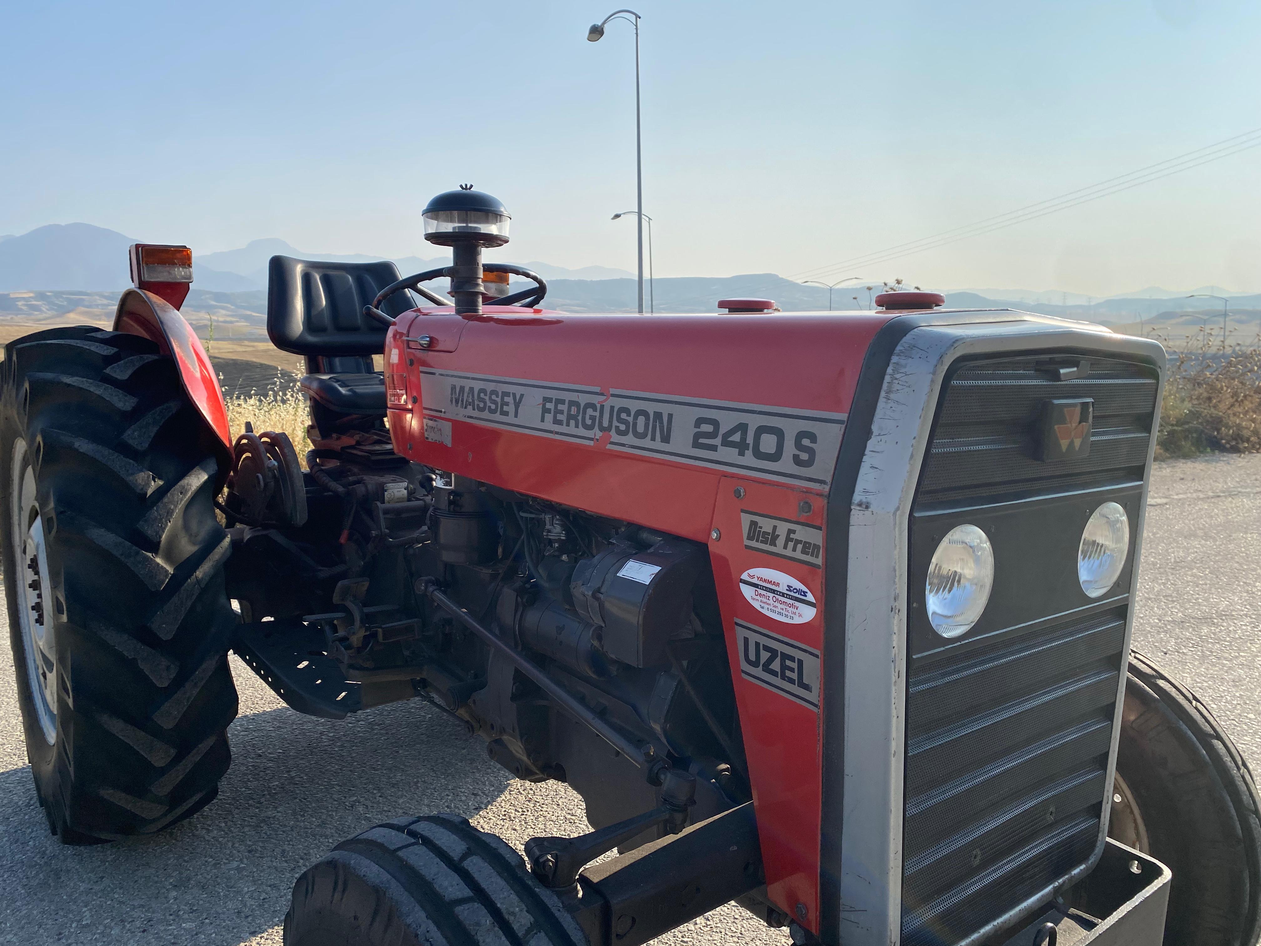 1995 240 Massey İç Görünüm